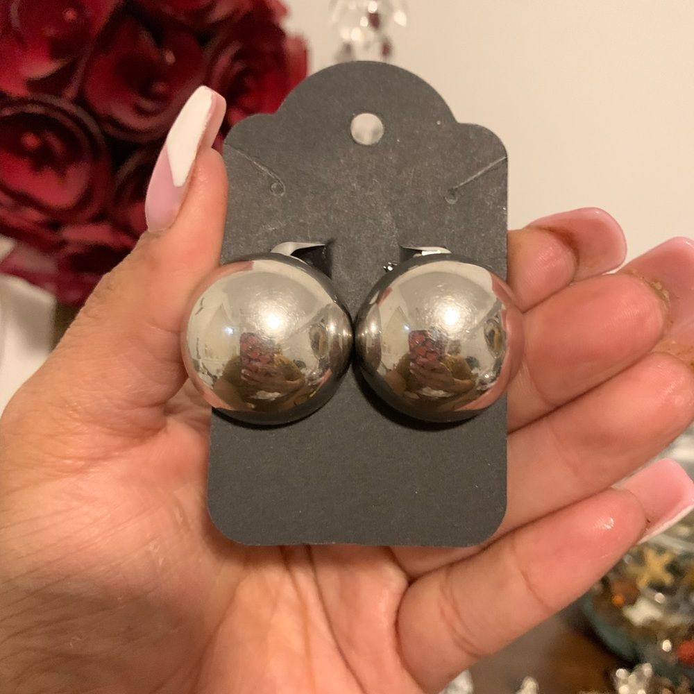 CORO VINTAGE SILVERTONE BALL CLIP EARRINGS